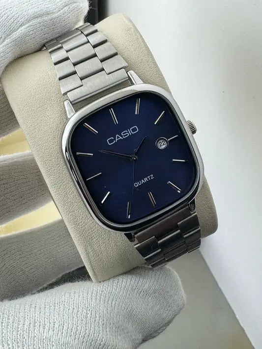 Casual Vintage Analog Watch